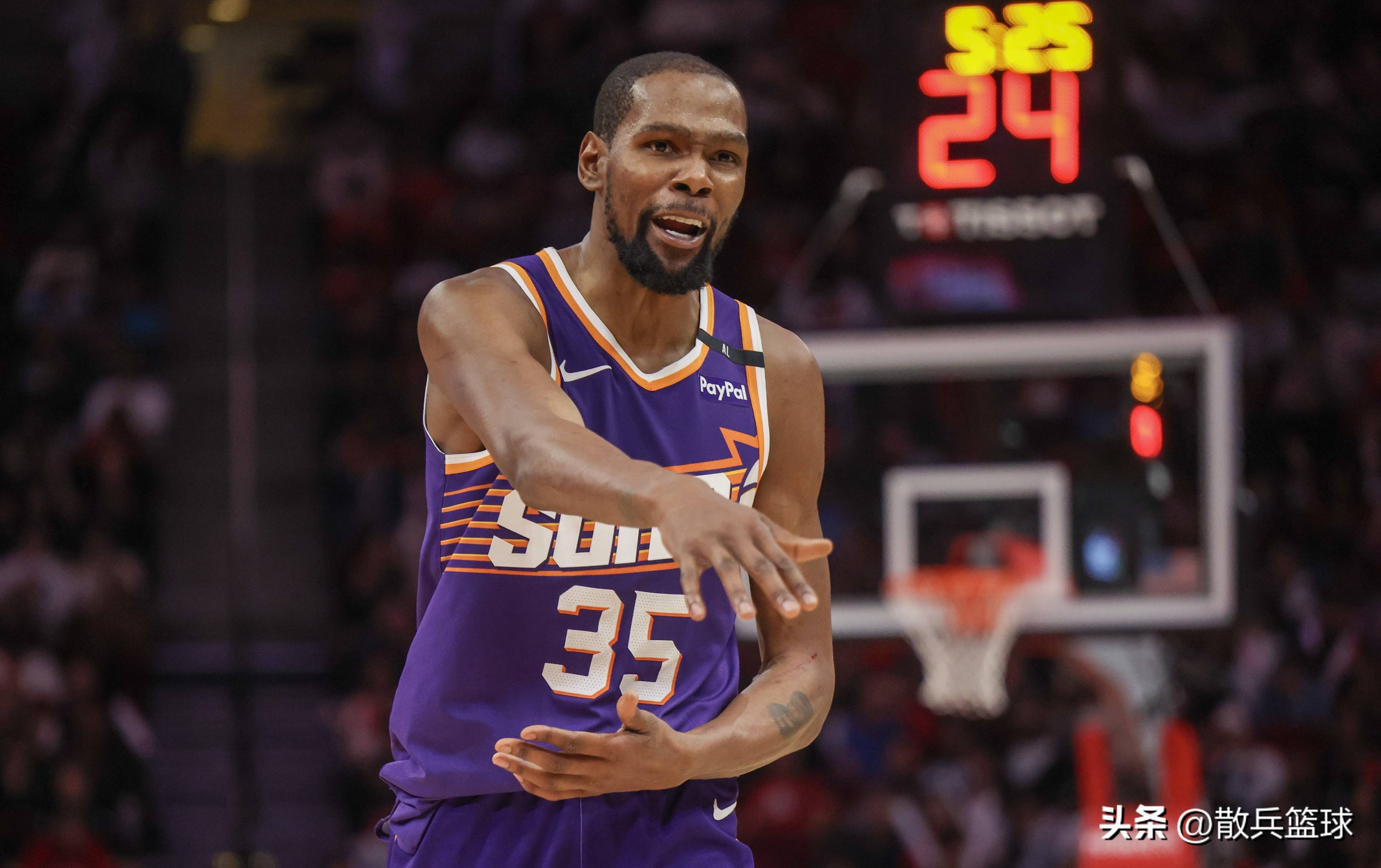 九游娱乐-关于杜兰特回归赛场，爆冷首场状态亮眼，公牛观众沸腾！的信息